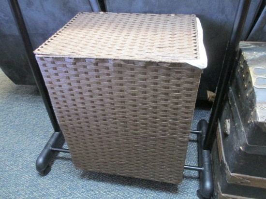 Wicker Laundry Basket - Large - 19x15x22 - Will not be shipped - con 476