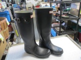 Hunter Boots - Women's Size 7w - Will not be shipped - con 476