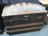 Vintage Chest - 31x20x20 - Will not be shipped - con 1
