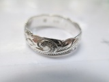 Sterling Silver Ring - Size 7 - con 1
