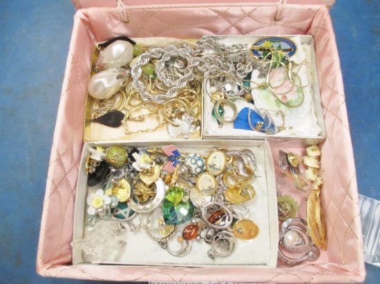 Jewelry Box and Contents - con 687