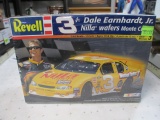 Dale Jr Revell Nilla Wafer Model Car - con 795