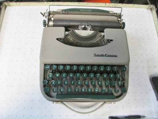 Smith Corna Vintage Typewriter - Will not be shipped - con 803