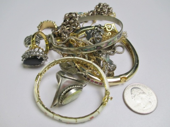 Jewelry - con 668