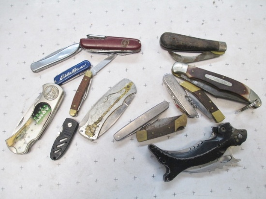 Lot of Knives - con 317