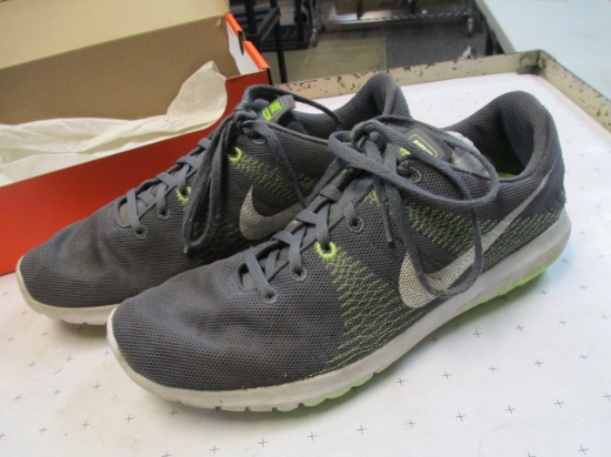 Nike Free Running Shoes - Size 9.5 - con 694