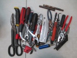 Assorted Tools - con 666