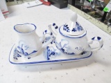 Blue Delph Made In Holland - Creamer set and Tray - con 3
