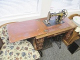 Singer Sewing Machine - Will not be shipped - con 801