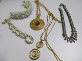Vintage Jewelry- con 668