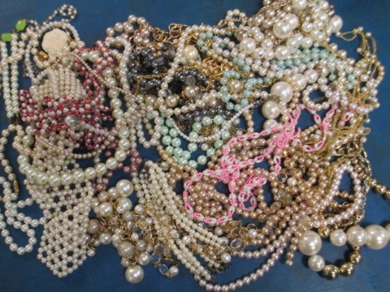 Lot of Faux Pearl Necklaces - con 691