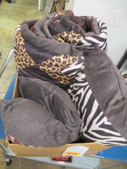 Exotic Animal Comforter and Pillows - will not ship - con 1