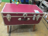 Locking Storage Chest with Legs - Will NOT be Shipped - con 620