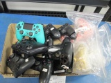 Lot of Video Game Controllers - Parts Only!!!! - con 860