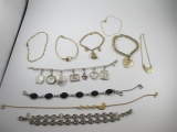 Lot of Unsearched Bracelets - con 852