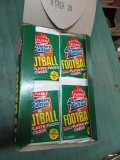 Box 35 UnOpened Packs of Football Cards - con 880