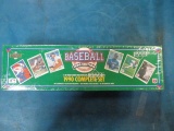 Sealed Box of Upper Deck Baseball Cards - con 880
