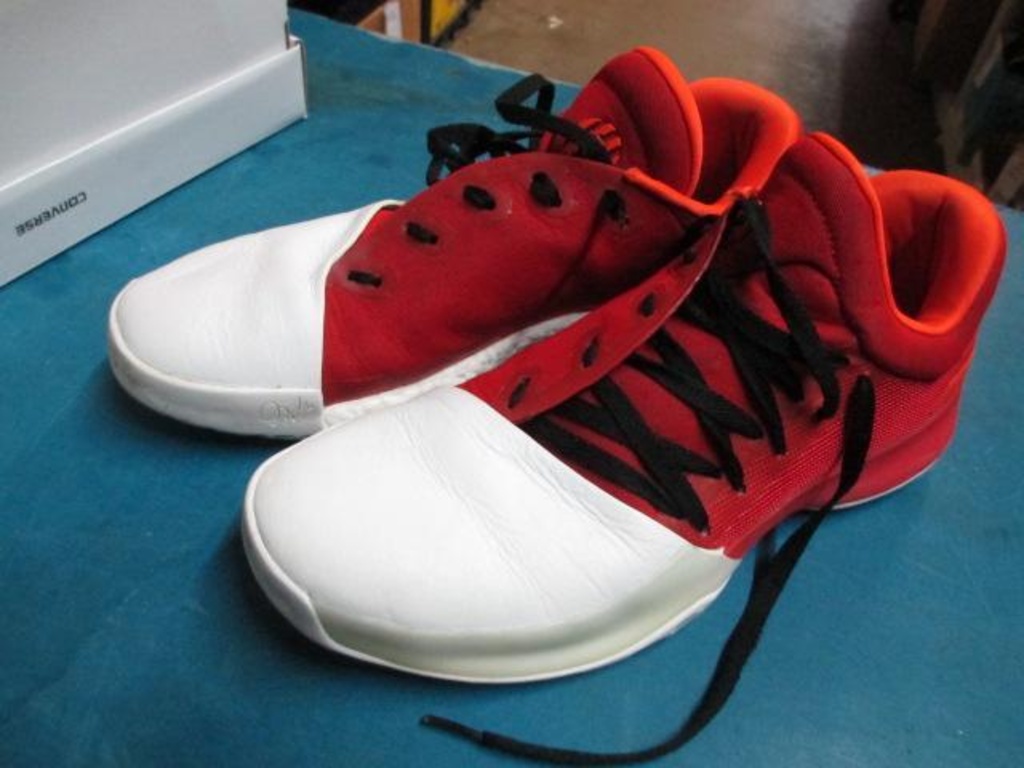 Men's Adidas CLV 60001 Basketball Shoes - Size 11 - con 620 | Online  Auctions | Proxibid