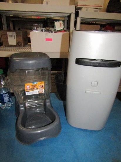 2pc Cat Feeder and Litter Genie - dwill not ship - con 991