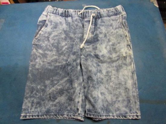 Two Pairs of Men's Shorts - szie 31 - Gap and M&M - con 868