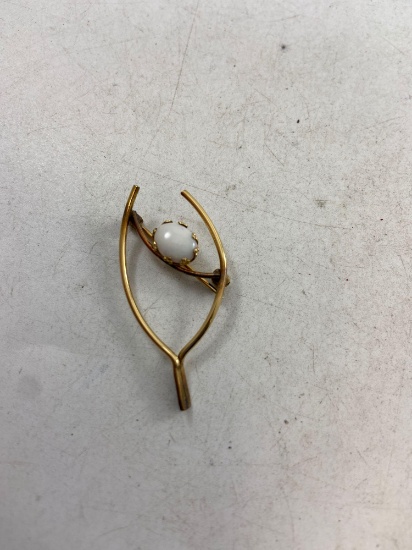 Vintage Opal Brooch - con 668