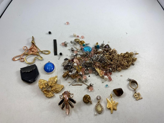 Assorted Piece Jewelry - con 668