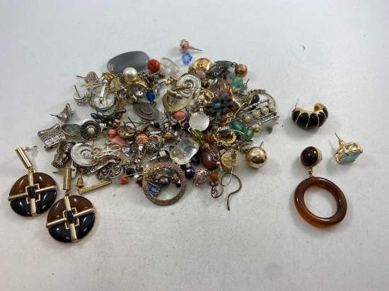Assorted Piece Jewelry - con 668