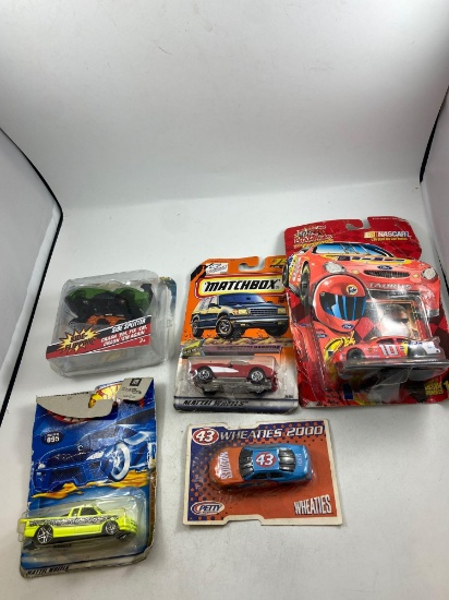 Lot of Die-Cast Toy Cars - con 653