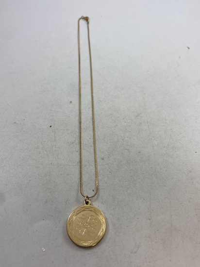Avon 1977 Sales Award Pendant Necklace - con 668