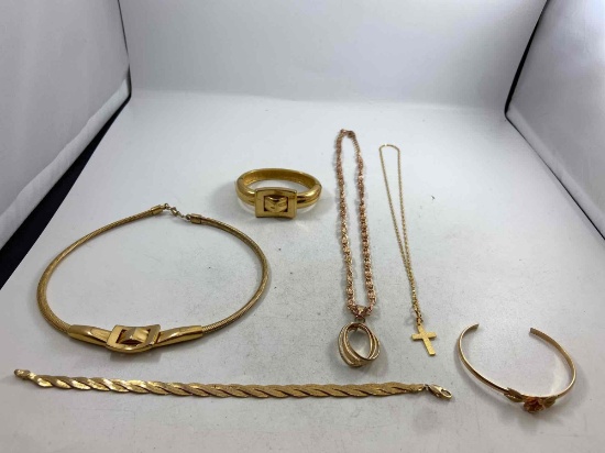 Assorted Jewelry - con 668