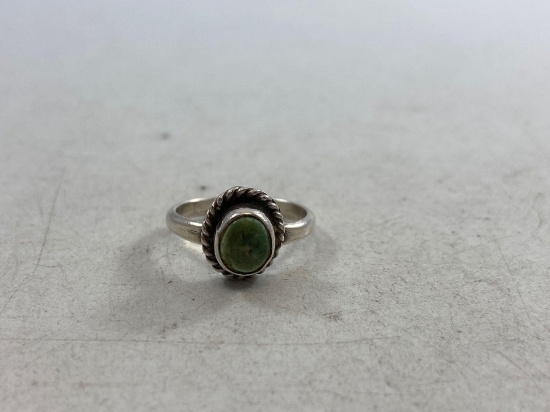 Vintage Unmarked Sterling Silver Native American Turquoise Ladies Ring - Size 5 - con 3