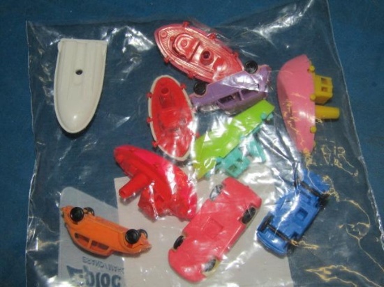 Pez Cars and Boat Lots - Vintage - con 686