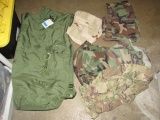 35x24 Camo Large Tote Bag - Two Shirts M - 4 Pants - 27-31 in - con 982