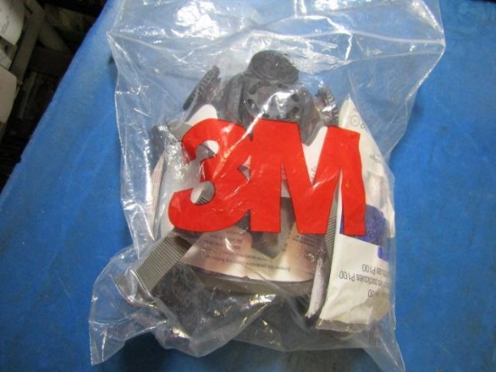Brand New 3M Respirator - con 699