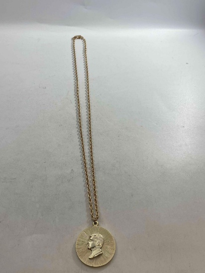 Vintage President Kennedy Necklace - con 668