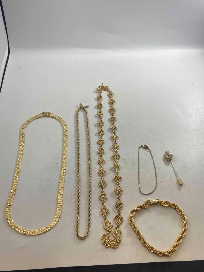 Assorted Jewelry - con 668