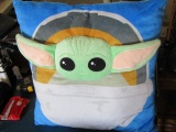 Baby Yoda Star wars Throw Pillow - con 476
