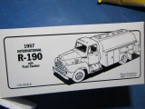 1957 International R-190 Fuel Tanker - Die-cast - con 1112