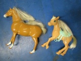 Set of 2 Toy Ponys - con 1051