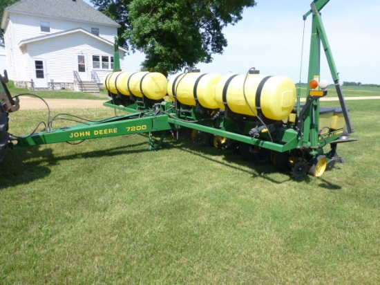 JD 7200 8-30 Pull-Type Planter