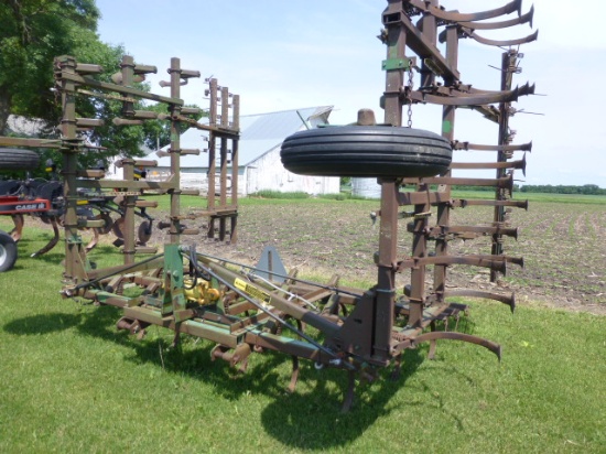 JD 1010 24 1/2 Field Cultivator