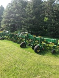 875 John Deere Row Crop Cultivator