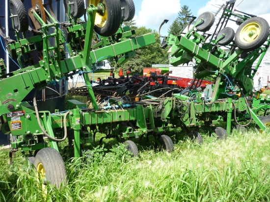 John Deere 856 30' Cultivator