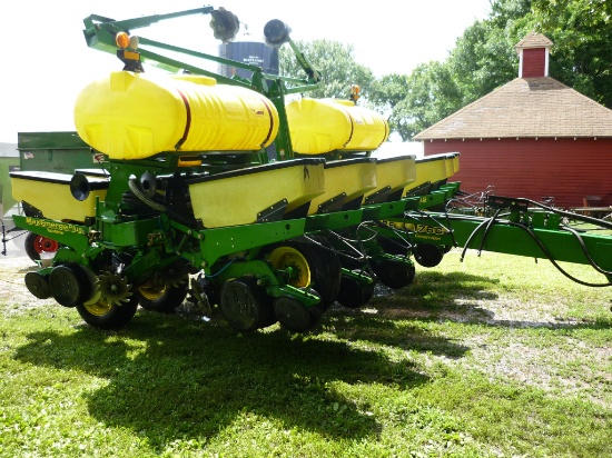 JD 1760 Conservation 12 row 30” Planter