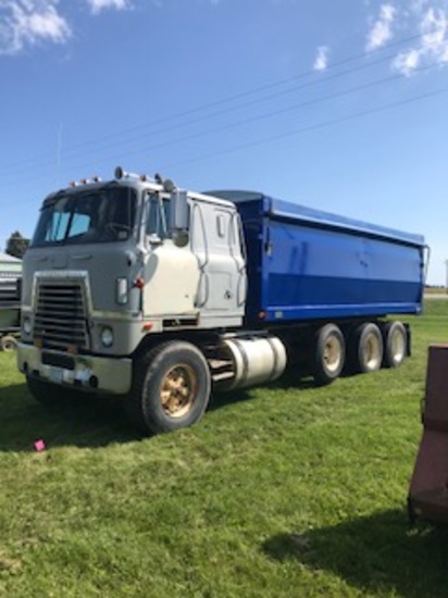 1976 IH 4070 Cabover Truck