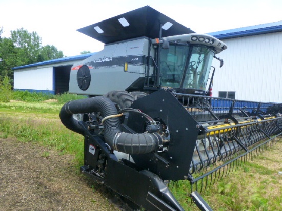 Gleaner R76 Combine