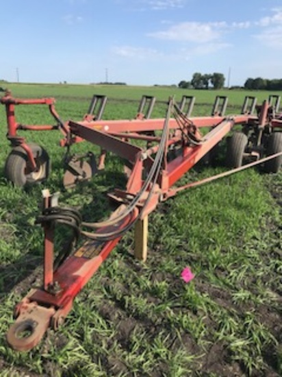 CIH 800 10-18" Plow