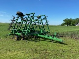 John Deere 980 Field Cultivator