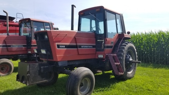 IH 5088 Tractor