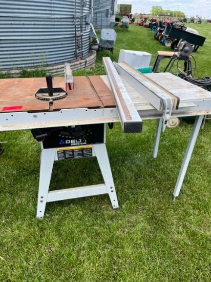 Delta industrial table saw